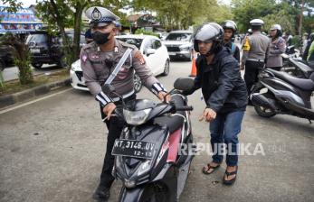 In Picture: Puluhan Pengendara Motor di Samarinda Terjaring Razia Pajak Kendaraan Bermotor 