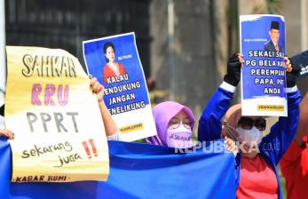 In Picture: Aktivis Pekerja Rumah Tangga Gelar Aksi di Gedung DPR, Minta RUU PPRT Segera Disahkan