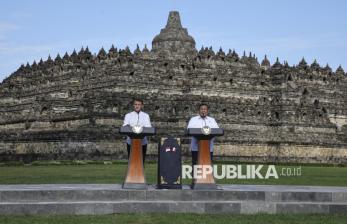 Macron Pamerkan Kunjungan ke Candi Borobudur di Instagram: Terima Kasih Indonesia Sambutan Hangatnya