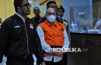 In Picture: Eks Dirut Taspen Antonius Kosasih Ditahan KPK Terkait Kasus Investasi Fiktif