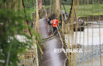 Rehabilitasi Jembatan Gantung yang Putus Diterjang Banjir Bandang di Aceh Barat Dikebut