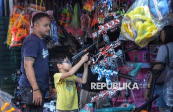 Pasar Gembrong Jadi Spot Favorit Anak Berburu Mainan Saat Libur Lebaran