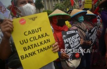 In Picture: Demo Gerakan Buruh Bersama Rakyat di Akhir Pekan 