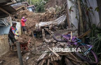 Puluhan Rumah di Lembang Rusak Akibat Bencana Longsor