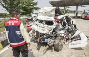 In Picture: Penampakan Mobil Kru TV One yang Alami Kecelakaan Maut di Tol Pemalang