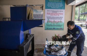 In Picture: Melihat Proses Pengolahan Sampah Tempat Wisata di Kawasan Cikole