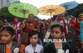 In Picture: Kemeriahan Pawai Kebaya Lintas Generasi