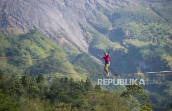 Sensasi Olahraga Highline di Lereng Gunung Merapi