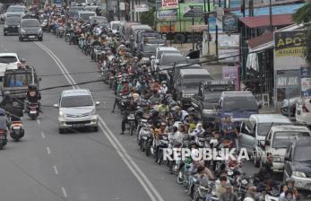 BBM Langka di Bengkulu, Antrean Warga Mengular di SPBU 