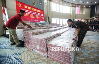 Kejagung Tunjukkan Uang Triliunan Rupiah Hasil Sitaan Korupsi Ekspor CPO