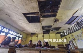 Sekolah Rusak Tak Surutkan Semangat Siswa SDN 94 Lagan Ulu untuk Menuntut Ilmu