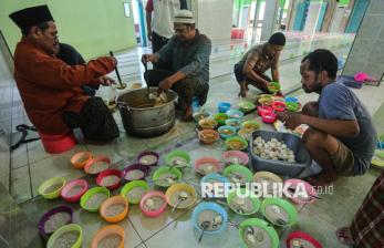 In Picture: Bubur India, Sajian Khas Menu Berbuka Puasa di Masjid Jami Pekojan Semarang 