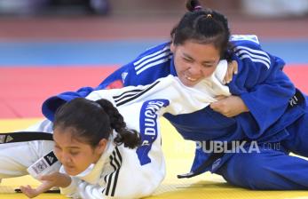 Tim Beregu Putri Judo Tunanetra Indonesia Berhasil Meraih Medali Emas