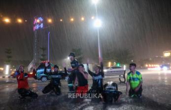 Sujud Syukur Para Pejuang Karhutla Menyambut Hujan yang Dinanti