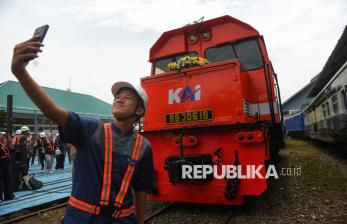 KAI Luncurkan Dua Lokomotif Langsir dengan Livery Ikonik di Era 90-an