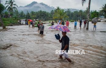 Banjir Lahar Semeru Putus Akses Jalan di Lumajang, Ratusan Warga Terisolasi 