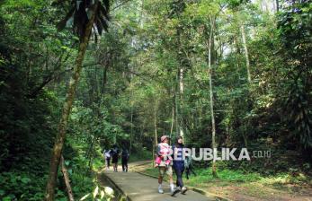 In Picture: Menikmati Libur Panjang Waisak di Tahura Bandung