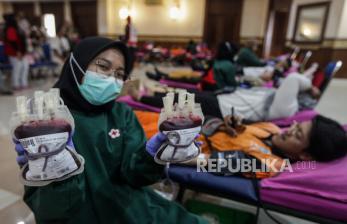 In Picture: Aksi Donor Darah Massal Sambut HUT Jakarta ke-497