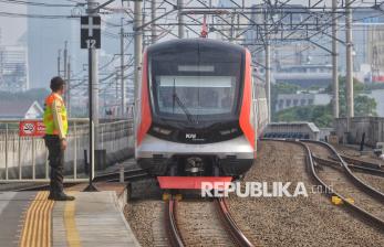 Rangkaian KRL Commuter Line CLI-125 Mulai Beroperasi