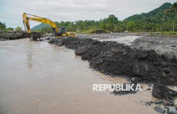Pemkab Lumajang Bangun Tanggul Darurat untuk Atasi Dampak Banjir Lahar Semeru