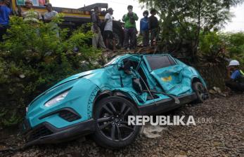 Penampakan Taksi Listrik yang Diduga Jadi Pemicu Tabrakan Kereta di Bekasi