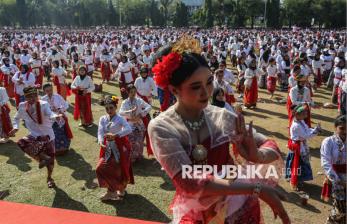 25 Ribu Penari Pentaskan Tari Dug Dug Der Semarangan di Simpang Lima