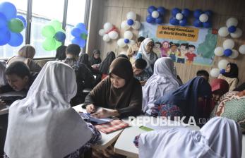 Antusiasme Siswa SLB Ikuti Kegiatan Belajar Menulis Braille