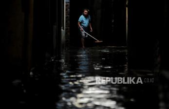 In Picture: Hujan Deras Sebabkan Banjir Setinggi 60 Centimeter di Kebon Pala