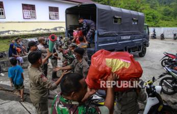 In Picture: Pengungsi Banjir Bandang Ternate Dipindahkan ke Huntara