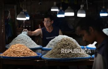 In Picture: Melihat Pusat Penjualan Ikan Teri Medan yang Melegenda