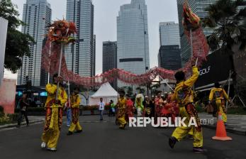 In Picture: Atraksi Liong Naga dan Parade Busana Meriahkan Parade Cap Go Meh