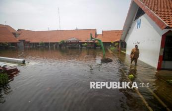 Sekolah Terendam Banjir, Aktivitas Belajar di SMPN 2 Tanggulangin Dilakukan Secara Daring