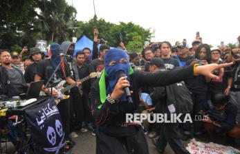 Distorsi Band Sukatani di Peringatan 19 Tahun Aksi Kamisan 