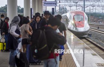 Peningkatan Penumpang Kereta Cepat Whoosh Jelang Libur Nataru