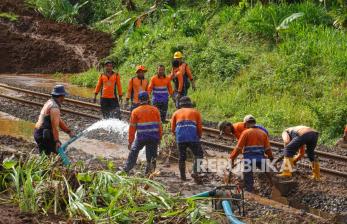 Jalur Kereta Api Terimbas Longsor di Bandung Barat, Ini Lima Perjalanan yang Terganggu
