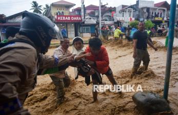 Banjir dan Longsor di Sumbar, 13 Kabupaten/Kota Darurat Bencana