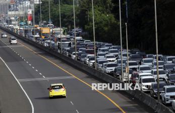 Rekayasa Lawan Arah di Ruas Tol Jagorawi Arah Puncak Dihentikan, <em>One Way</em> Arah Jakarta Diberlakukan