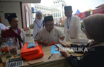 In Picture: Sebanyak 684 Calhaj Menanti Keberangkatan di Asrama Haji Bekasi