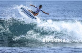 In Picture: Aksi Peselancar di Kejuaraan Surfing Internasional World Surf League Manokwari