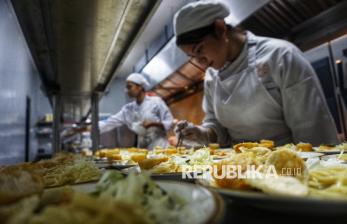 Tangan-tangan Terampil Siswa SMK PGRI 2 Dibalik Hidangan Restoran Jiva Bestari