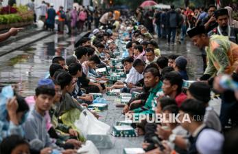 In Picture: Intip Keseruan Buka Puasa Bersama Sepanjang 2,8 Km di Solo