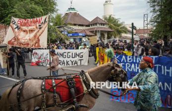 Tolak Kenaikan PPN, Massa dari Aliansi Jogja Memanggil Gelar Aksi di DPRD DIY