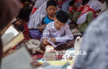Membaca Bersama, Langkah Kecil Menumbuhkan Minat Baca