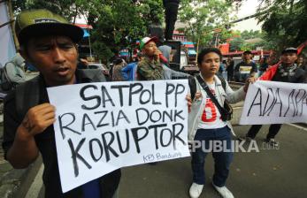 In Picture: Kena Razia, Pengamen Jalanan Bandung Gelar Unjuk Rasa