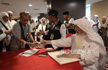 In Picture: Calon Jamaah Haji Asal Aceh Menerima Dana Hasil Wakaf di Makkah