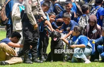 Antusiasme Anak Kurang Mampu saat Kunjungi Markas Polisi Satwa