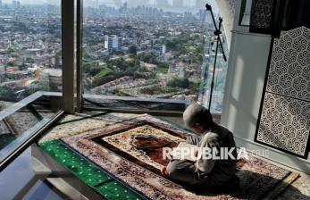 In Picture: Merasakan Sensasi Beribadah dari Ketinggian Ibu Kota Jakarta