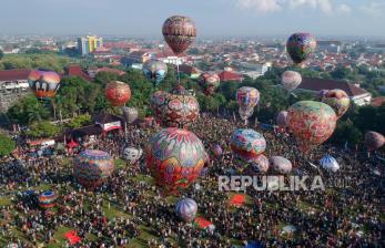 In Picture: Kemeriahan Festival Balon Udara di Pekalongan