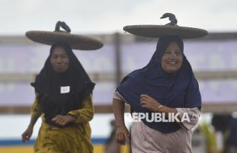 Keseruan Lomba Majujung Sambut Tradisi Mandi Safar di Jambi