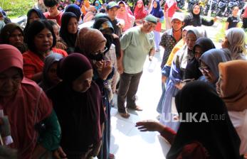 In Picture: 63 Ribu Warga Medan Terima BLT Dana Bansos Tahap Kedua